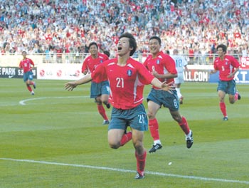 [만나봅시다] 한국축구의 떠오르는 ‘영웅’ 박지성 선수