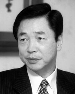 유종근 전 전북도지사 ‘서시’ ‘장상씨 심정’ 인용해 최후진술