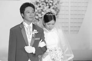 박신양 ‘곡절의 결혼행진’