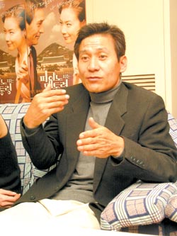 <피아노 치는 대통령>서 ‘대통령’ 된 안성기
