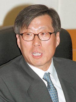 정몽헌 회장  ‘나 아직도떨고 있니?’