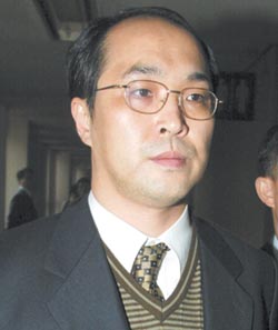 홍경령 전 검사 4차공판 앞두고 구치소서 일어공부