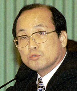 장영달 의원 일부 교수·학생 반대 드세자 학위 수여 포기