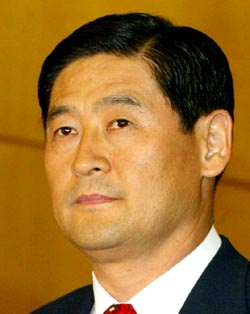 김황식 의원 허위학력 기재 무혐의 판정 출생지 허위기재 건도 ‘혐의없음’