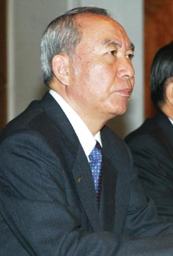 SK글로벌 처리 둘러싼 김승유-손길승 전쟁 안팎