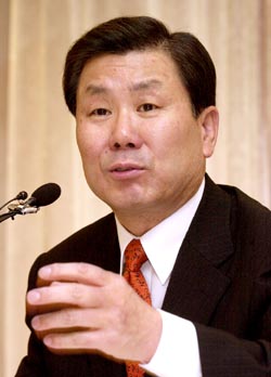 영입된 정홍식 총괄사장 누구