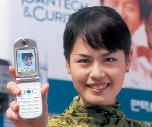 팬택&큐리텔 급부상 휴대폰 전쟁 2003