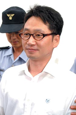 침묵 들어간 김도훈 전 검사 재판 대비해 반박자료 준비