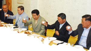 '버림받은 재계 총수' 전경련 회장 선임 못하는 까닭