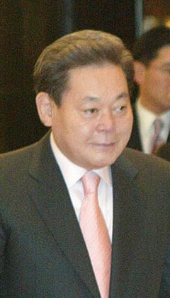 이건희 삼성회장 장기간 외유 ‘건강이상·검찰도피설’ 해석 구구