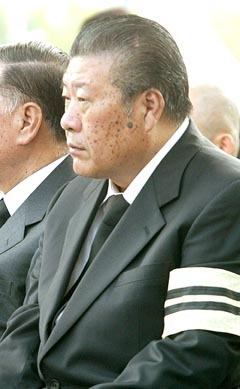 칼뽑은 정몽근 주춤