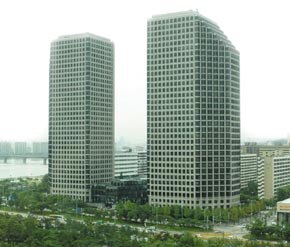 LG 오너 일가 28명 줄고발사태 안팎