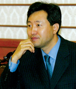 오세훈 전 의원 - 변호사 변신 후 화려한 ‘야인생활’ 입방아