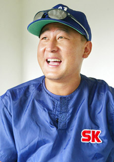 [개그맨 배칠수의 생생인터뷰] SK 와이번스 ‘큰형님’ 김기태