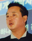 이웅렬 코오롱 회장 - 계열사 횡령사건 여파 ‘골머리’