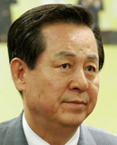 김혁규 의원 - 나눠마시는 ‘동서화합주’  화제