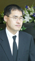 정희자 떠받치는 사람들