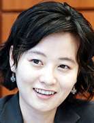 [윤송이 SKT 상무] 기대 모은 ‘1mm서비스’ 부진