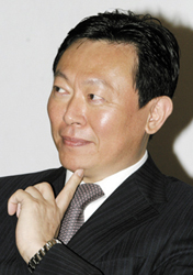 롯데가 흔드는 신동빈 바람