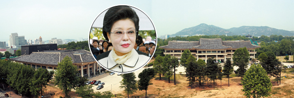 기로에  선 육영재단의 운명