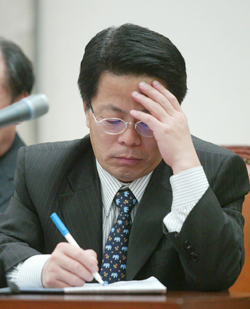 최용규 출금 조치
