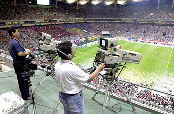 야구는 잔칫집인데…프로축구의 굴욕