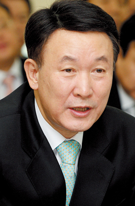 여권으로 불길 번지자 미국행 한상률 미스터리