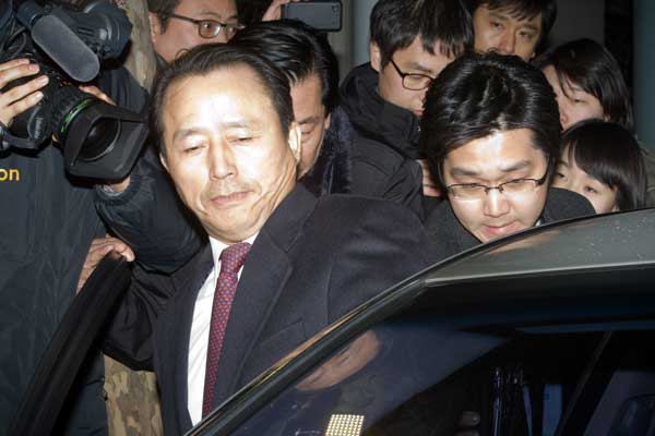 ‘함바’ 의혹 장수만 전 방위사업청장 낙마 막후