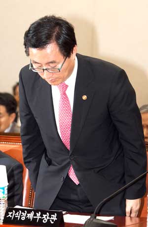 정전대란 후폭풍 최중경 지경부 장관 사면초가