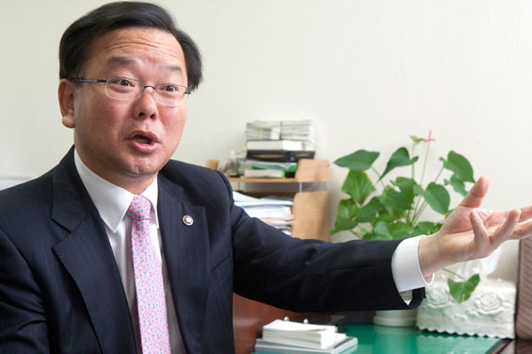 [조성아 기자의 까놓고톡] 민주당 당권주자 김부겸 의원