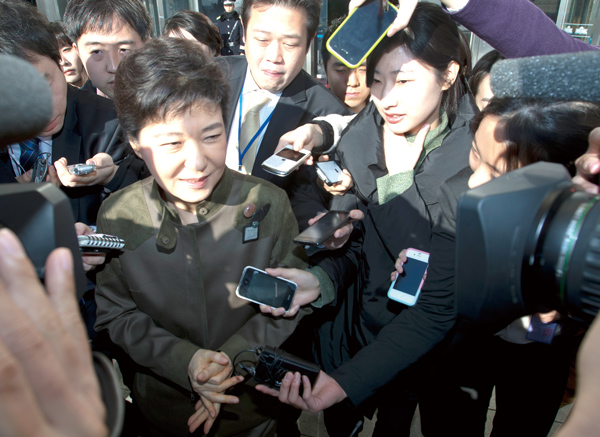 박근혜 등판 후 위기 맞은 친박계