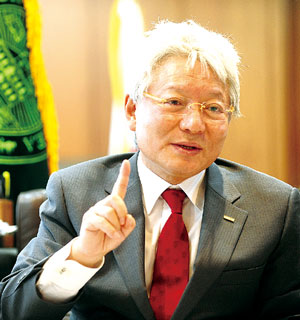 김진규 건국대 총장 불명예 퇴진 앞둔 까닭