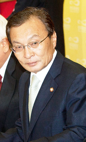 민주 vs 검찰 정면대치