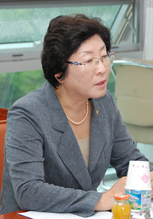 현영희 공천 확정 후 새누리 의원들에게 돈 살포 의혹