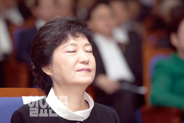 검찰 사정권에 든 친박3인 박근혜의 결단 뭘까