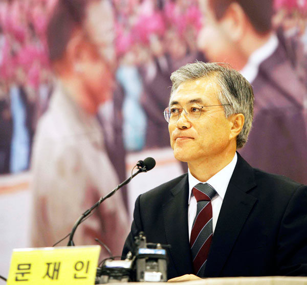 협공당하는 문재인 해법 있나