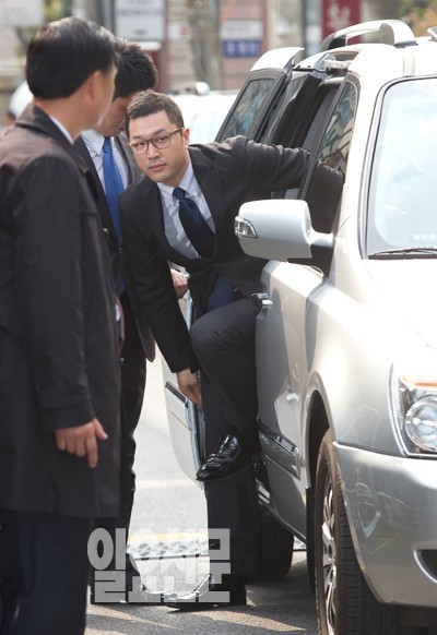 '현직 대통령 아들' 이시형 특검 소환…청와대 경호처 '철벽 경호'