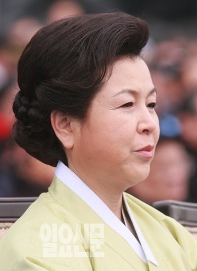 특검 칼날 MB 아들, 형 이어 김윤옥 여사까지 겨냥하나
