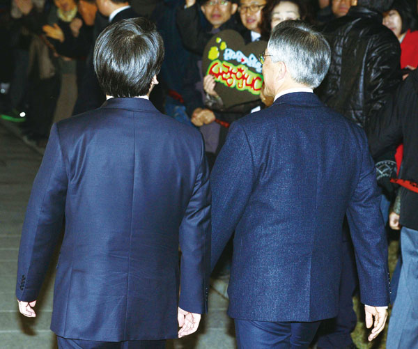 文-安 ‘여론조사 조직동원’ 공방전