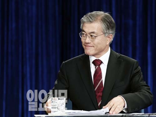 문재인 ‘다운계약서 작성’ 논란…대권행보 악재 부상하나