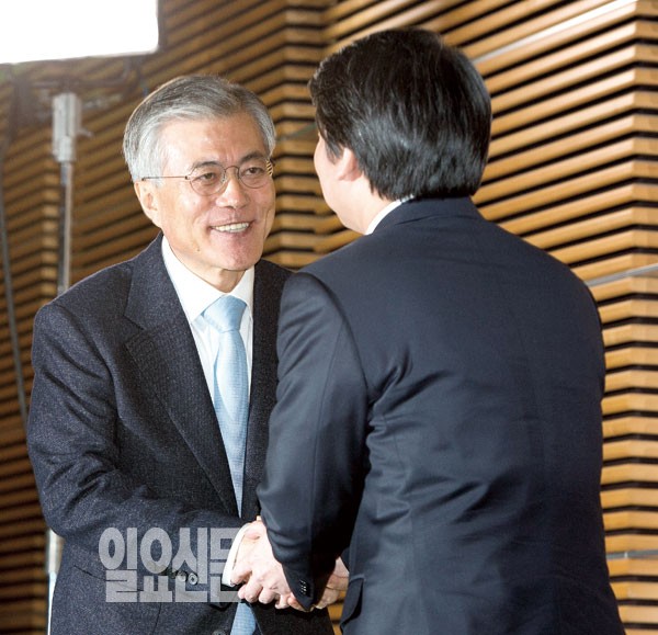 문재인의 안철수 껴안기 전략 막전막후