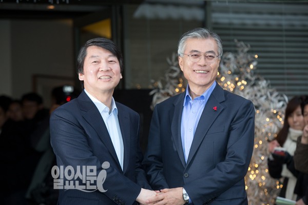 문재인-안철수 '정권교체' 의기투합... 내일 부산서 첫 합동유세