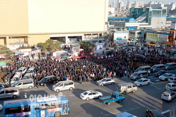 ‘사고’ 후 대선후보 유세차량 따라가 봤더니