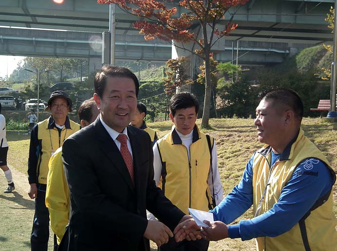 "지지자들이 산으로 끌고와" 박주선 의원, 박근혜 후보 지지 보류