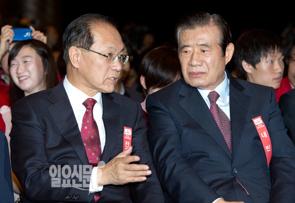 황우여, 한광옥과 DJ생가 방문 "국민통합 위해 박근혜 지지해달라"