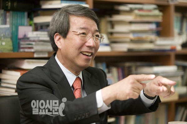 [속보] 정운찬 전 국무총리 문재인 후보 지지 선언…문재인 지지율 탄력 받나