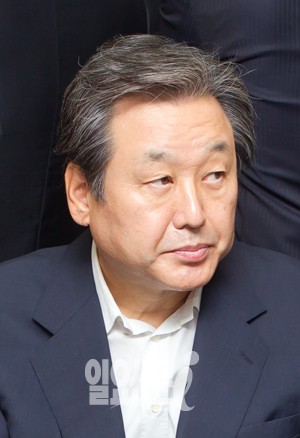 김무성 "안철수 자작 테러 제보"…문 캠프 "밑도 끝도 없이 무책임한 발언"