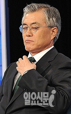 문재인 불법문자 논란…새누리 "선거당일 불법선거" vs 민주 "시간 지연돼 발송"