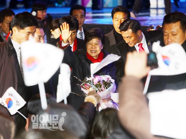 '첫 여성 대통령' 박근혜 신기록 퍼레이드…'독신·부녀· 공대' 이슈 제조기