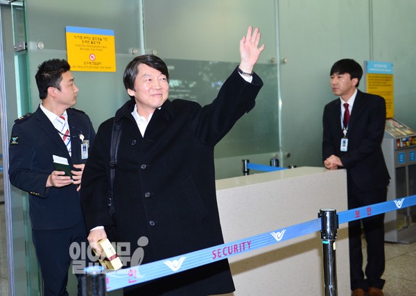 "안철수를 모셔라" 민주당 인사들 '당 개혁 후 안철수 영입' 작전 시동